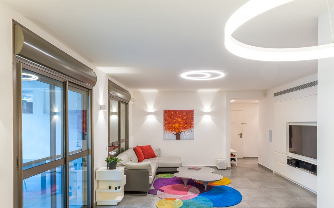 עיצוב מודרני בדירת גן בת חמישה חדרים