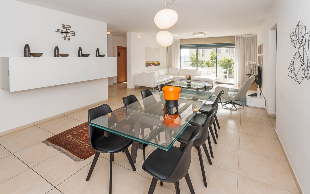 פותחים שולחן